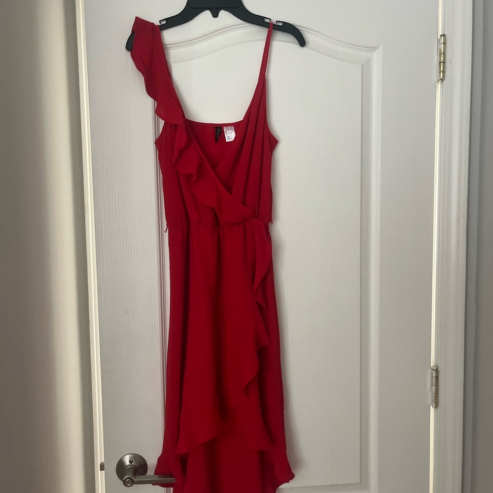 Divided One-Shoulder Red Ruffle Midi Dress